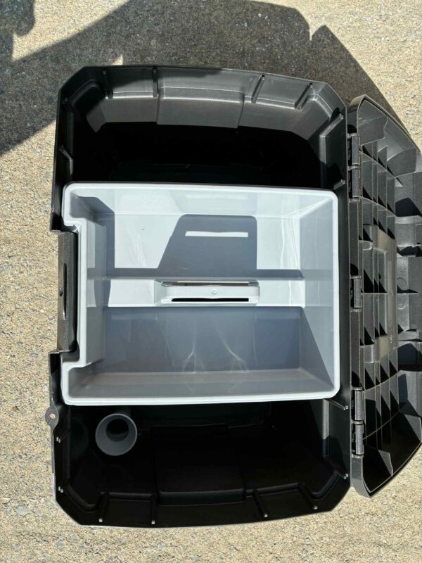 cc60d956-8388-45ac-917d-5b3b8a966ab0 Bac de pansage robuste